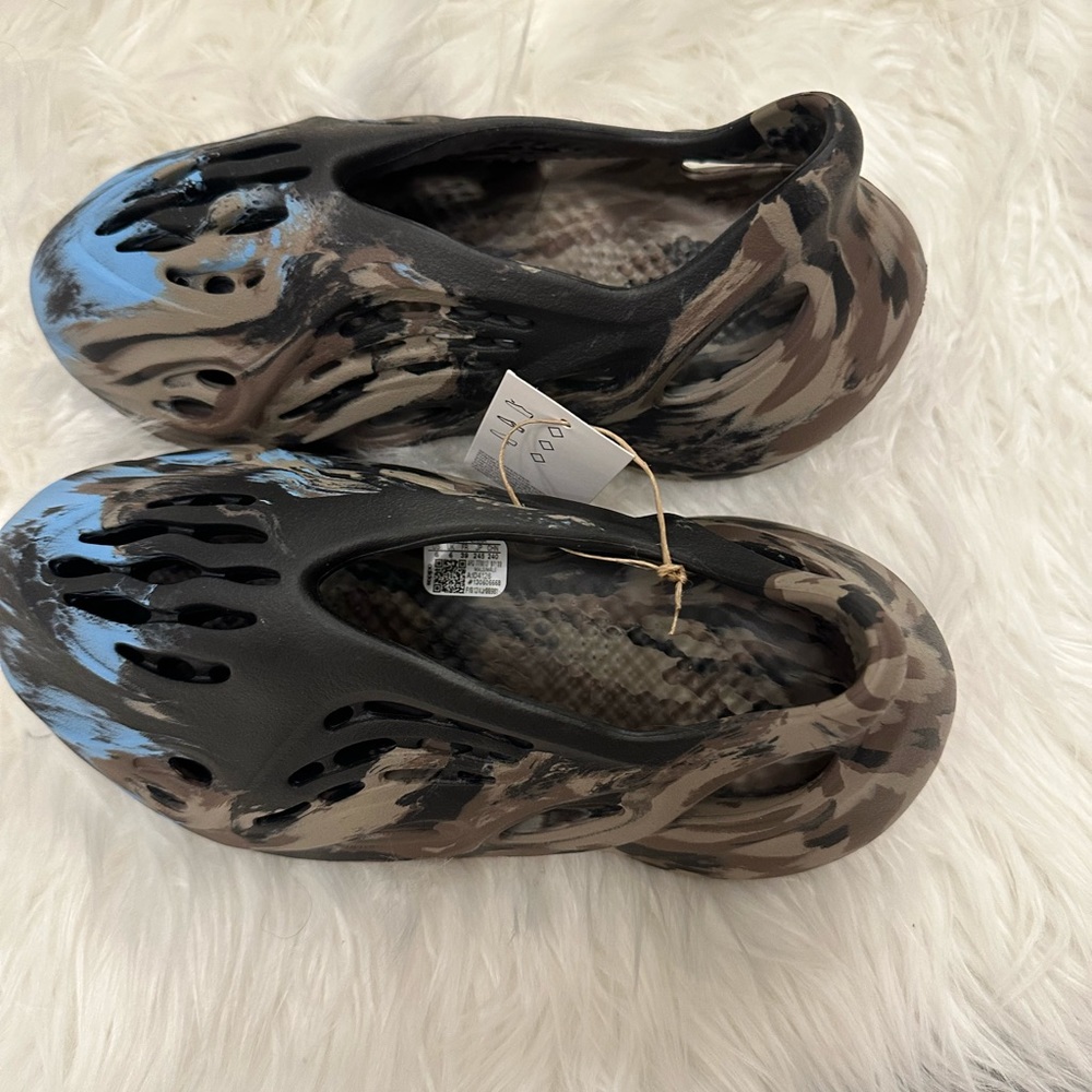 100% Authentic YEEZY FOAM RNR